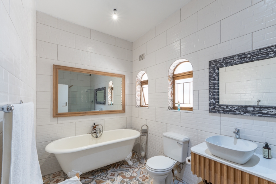 6 Bedroom Property for Sale in Paarl Central Western Cape